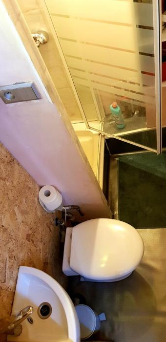 Tout y est pour une hygiène personnelle ⚗️  Alles wat men nodig heeft voor een persoonlijke hygiëne ⚗️ Everything is there for personal hygiene.