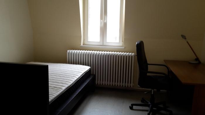 Chambre côté rue