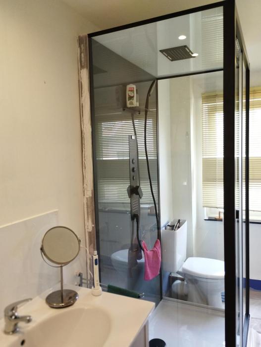 salle de douche et wc communs