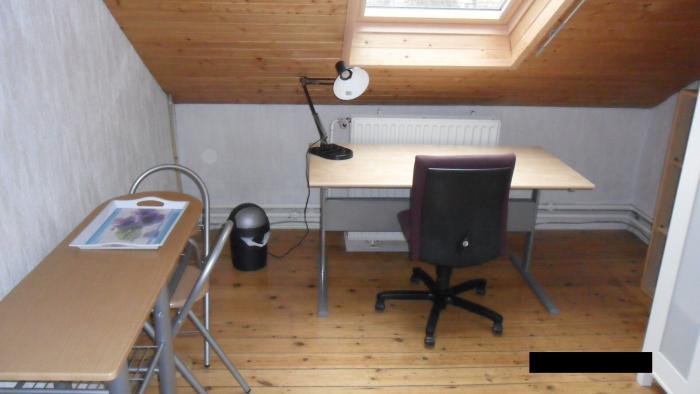 1è chambre mansardée au 3è étage
