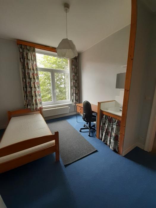 Room in owner's house 16 m² in Brussels Etterbeek / Europe