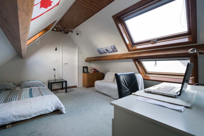 Chambre meublée