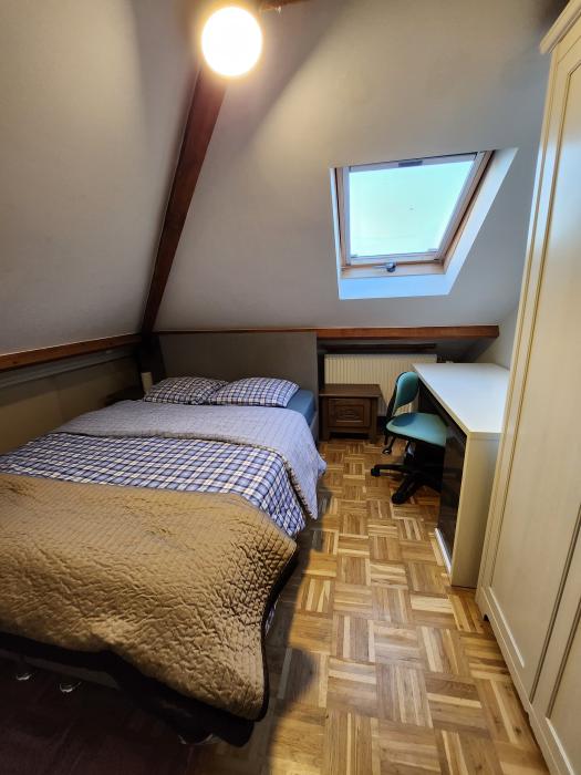 Room in owner's house 13 m² in Brussels Kraainem / Wezembeek