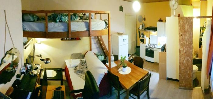 Voilà le matos qu’il faut pour découvrir la gastronomie bruxelloise dans sa cuisine toute équipée 🌶🍉 Dit is wat je nodig hebt om de Brusselse gastronomie te ontdekken in zijn volledig uitgeruste keuken 🍆🥕This is the stuff you need to discover Brussels gastronomy  in its fully equipped kitchen.