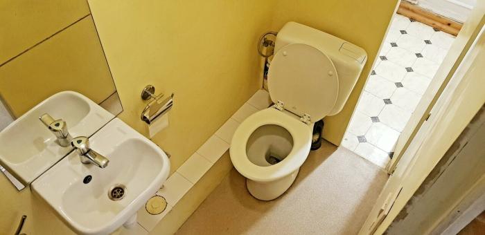 🎁 FR 🚽 UN ESPACE POUR SOUFFLER, UN AUTRE POUR DÉPOSER.
LE CORPS SE DÉTEND, LES OBJETS AUSSI DANS 3 M³. 🚽 NL 👗 EEN RUIMTE OM TE ADEMEN, EEN ANDERE OM NEER TE LEGGEN. HET LICHAAM ONTSPANT, EN DE SPULLEN OOK IN 3 M³ 🚽 EN 👑 A SPACE TO BREATHE, ANOTHER TO LAY THINGS DOWN. THE BODY RELAXES AND SO DO THE OBJECTS IN 3 M³.