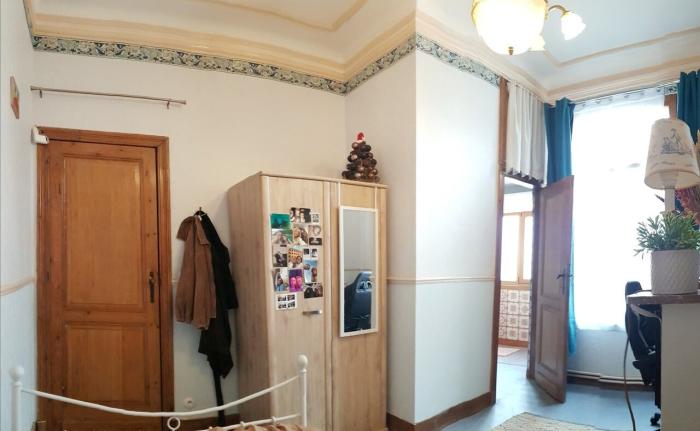 🏃🏼🏃🏽♂️ 𝑭𝑹 🏃🏾♂️➡️🏃➡️ Une juste distance entre le lit et ses sanitaires permet de faire ses 10 000 pas sans quitter l’appartement 🏃🏼🏃🏽♂️ 𝑵𝑳 🏃🏾♂️➡️🏃➡️ Een geschikte afstand tussen het bed en de badkamer zorgt ervoor dat je 10.000 stappen kunt zetten zonder je appartement te verlaten 🏃🏼🏃🏽♂️ 𝑬𝑵 🏃🏾♂️➡️🏃➡️ A suitable distance between the bed and the bathroom allows you to take your 10,000 steps without leaving the apartment.