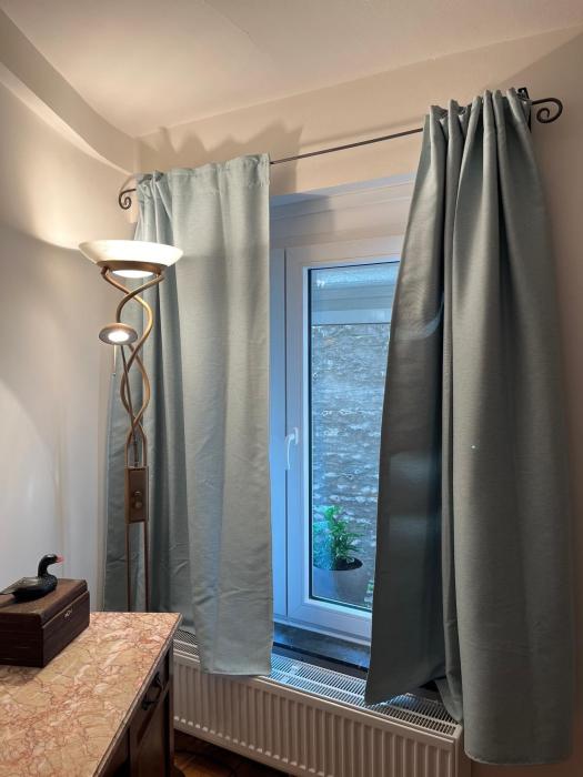 Room 1B