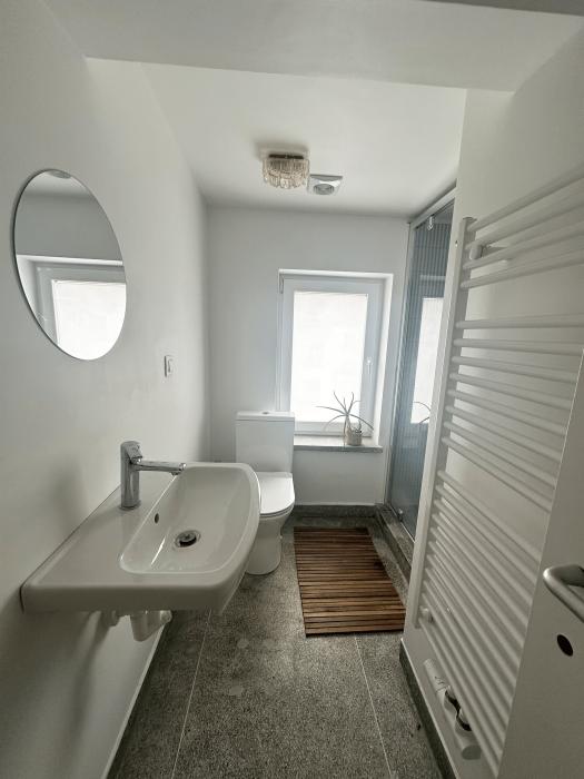 Bathroom 1 (of 2)