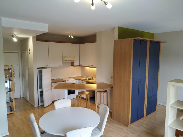 Studio 45 m² in Brussels Ixelles : cimetiere