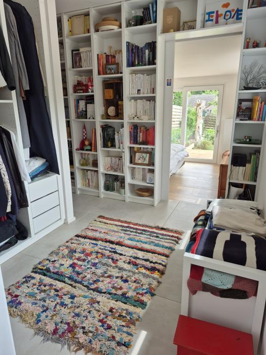 Chambre avec dressing. Accès direct au jardin et votre terrasse privée