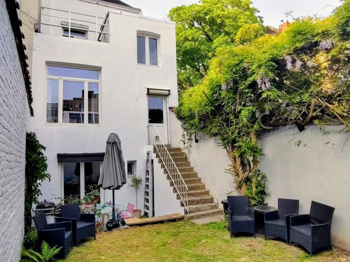 Shared housing 261 m² in Brussels Woluwe-Saint-Lambert