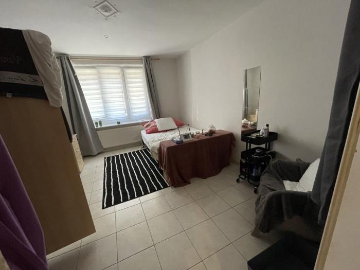 Grande chambre coté rue