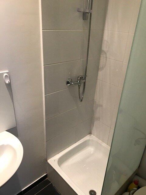 shower_rue_de_theux