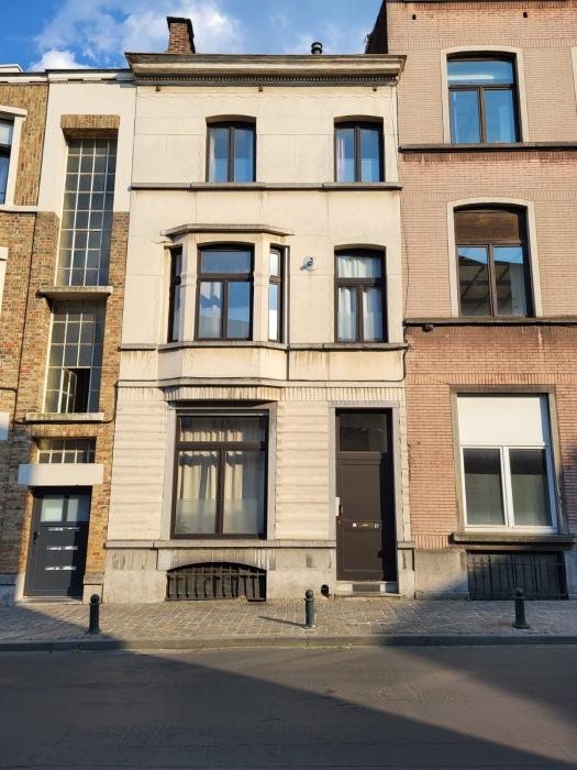Studio 60 m² in Brussels Ixelles : cimetiere