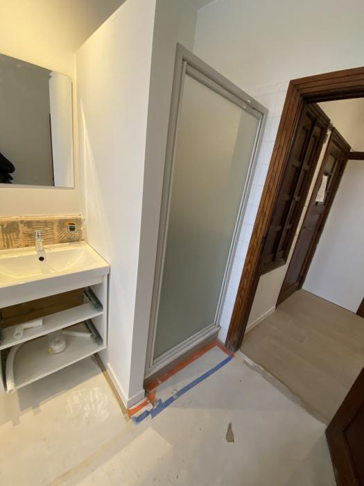 Lavabo et douche