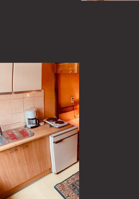 demi kitchenette