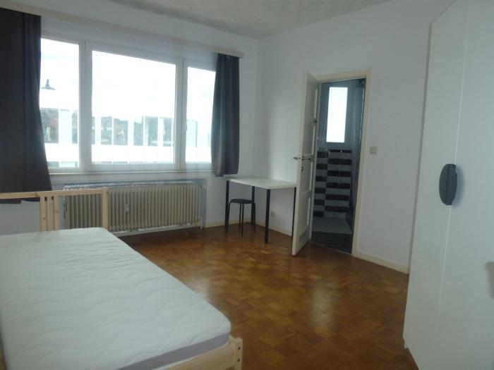 Large room & private bathroom