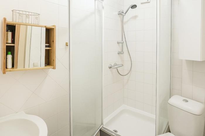 🔸FR🔸 Une vanne thermostatique assure le chaud sans débat, pendant que l’extracteur d’air fait circuler les idées… et l’air.🔸NL🔸 Een thermostatische kraan houdt het warm zonder discussie, terwijl de luchtafvoer alles fris laat bewegen, ook je gedachten🔸EN🔸 A thermostatic valve keeps things warm without argument, while the air extractor keeps the room  and your mind  fresh.
