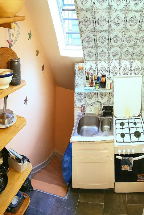 🍅FR🍋‍🟩Un micro-univers culinaire juste devant ta chambre, à partager avec une seule coloc’ soigneuse 🍓NL🍝 Deel je kookdromen met één rustige studente 🍇EN🥬 Your kitchenette has all you need and just one other girl as user.