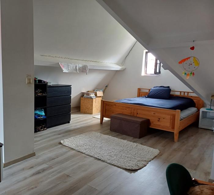 Room in owner's house 20 m² in Brussels Kraainem / Wezembeek