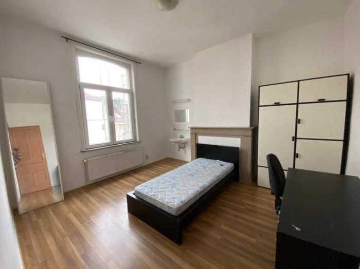Kot 15 m² in Brussel Elsene : kerkhof
