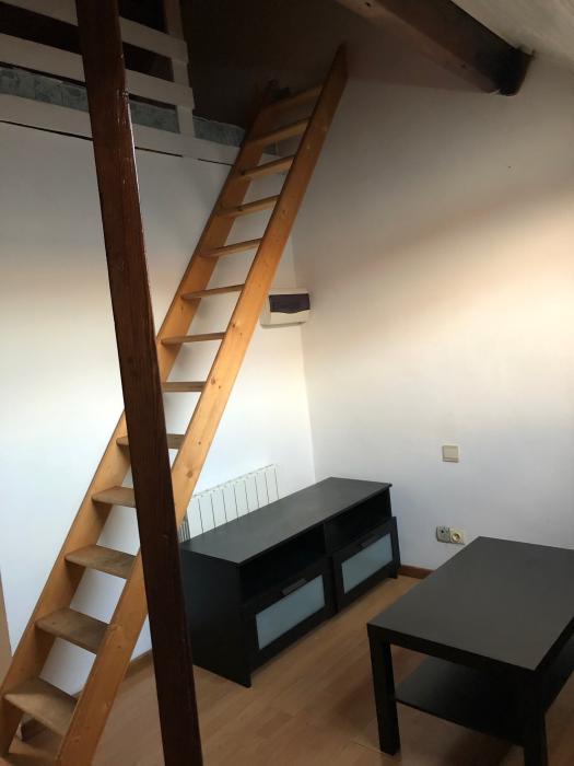 Escalier vers la mezzanine