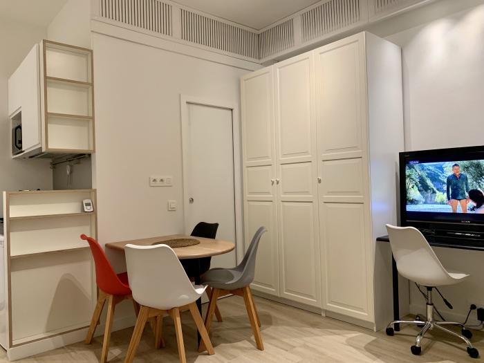 table avec 4 chaises