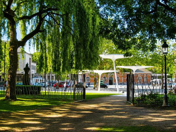 🦚 FR 🌳 À DEUX MINUTES D’ICI, LA GARE DE JETTE : UN PETIT AIR DE PROVINCE AU CŒUR DE BRUXELLES. 🌲 NL 🌴 OP TWEE MINUTEN VAN HIER: HET STATION VAN JETTE, EEN VLEUGJE PROVINCIE IN HET HART VAN BRUSSEL. ♻️ EN 🥝  JUST TWO MINUTES FROM HERE: JETTE STATION, A TOUCH OF THE COUNTRYSIDE IN THE HEART OF BRUSSELS.