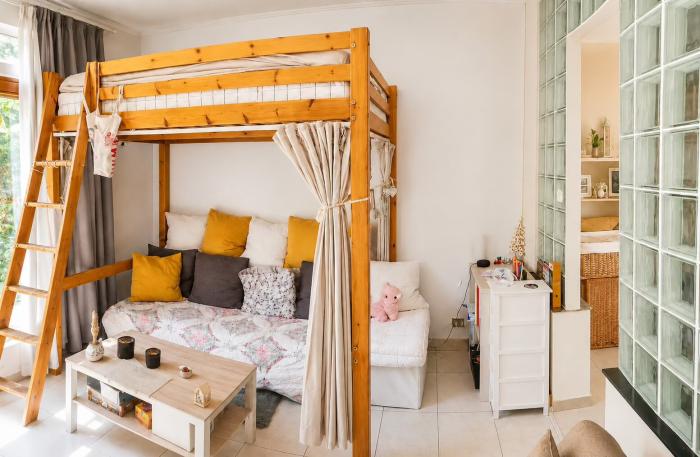 😪 FR 😴 LE SOMMEIL S’Y ORGANISE EN ALTERNANCE, À L’ÉTAGE OU AU REZ, POUR UNE, DEUX, TROIS OU QUATRE PRÉSENCES. PRATIQUE DE NE PAS ENVOYER SES PROCHES À L’HÔTEL 🥳 NL 🤩  DE SLAAP ORGANISEERT ZICH HIER AFWISSELEND, OP DE VERDIEPING OF OP HET GELIJKVLOERS, VOOR ÉÉN, TWEE, DRIE OF VIER NAASTEN. PRAKTISCH OM JE NAASTEN NIET NAAR HET HOTEL TE HOEVEN STUREN 🤥 EN 🥱  SLEEP ARRANGES ITSELF HERE IN ALTERNATION, UPSTAIRS OR ON THE GROUND FLOOR, FOR ONE, TWO, THREE OR FOUR PRESENCES. PRACTICAL ...