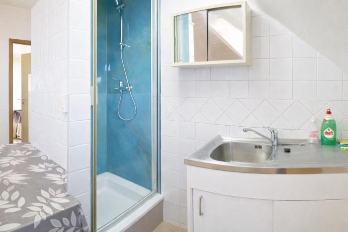 🧞‍♂️FR🧚‍♀️ Un studio si zen que même votre douche vous offre une séance de méditation ! 
🧚‍♀️NL🧞‍♂️ Een studio zo zen dat zelfs je douche een meditatiesessie wordt!  
🧞‍♂️EN🧚‍♀️A studio so zen that even your shower turns into a meditation session!