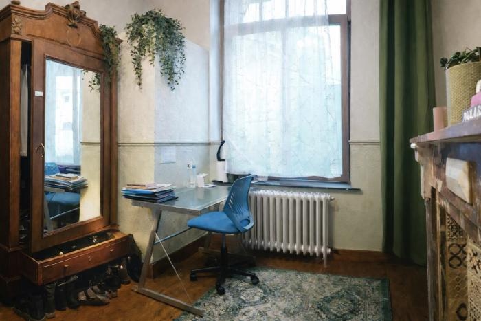 🦜 FR 🦎 Une bulle de calme, à deux pas du métro et de la gare… et à trois foulées des 3,4 km de parcs pour s’aérer l’esprit 🐢 NL 🐊 Een oase van rust vlakbij de metro en het treinstation… en een groene zone van 3,4 km voor meer ademruimte 🐍 EN 🦖 A cozy bubble near the metro… and just steps away from 3.4 km of parks to walk, breathe, think, or just be.