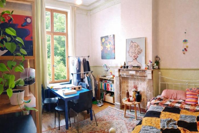 🌝 FR🌛 RIDEAUX OPAQUES, MATELAS NUAGE ET CHALEUR DOUCE… ON DORT COMME SI DEMAIN N’ÉTAIT PAS URGENT 🌜NL 🌕 VERDUISTERENDE GORDIJNEN, EEN WOLK VAN EEN MATRAS EN ZACHTE WARMTE… SLAPEN ALSOF MORGEN NIET BELANGRIJK IS 🌓EN 🌖 BLACKOUT CURTAINS, A CLOUD-SOFT MATTRESS AND GENTLE WARMTH…YOU SLEEP AS IF TOMORROW WEREN’T URGENT.