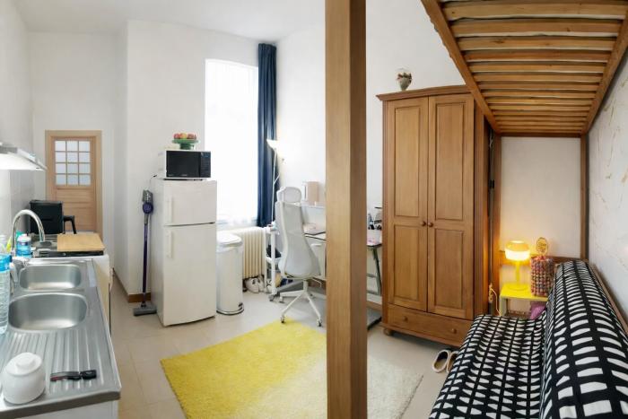 🪽FR💥 Évasion garantie : la porte mène au couloir stylé, la fenêtre à une terrasse de 38 m²... aux murmures d’ailes  
🕊️ NL 🎡 Ontsnappen gegarandeerd: de deur leidt naar de stijlvolle hal, het raam naar een terras van 38 m²... met het gefluister van vleugels   
🐦‍🔥 EN 💢 Escape guaranteed: the door leads to the stylish hallway, the window to a 38 m² terrace... with the whispers of wings!