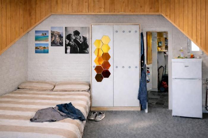 🏐 FR 🏀 𝒮𝑜𝓊𝓈 𝓁𝒶 𝒹𝑜𝓊𝒸𝑒𝓊𝓇 𝒹𝓊 𝒷𝑜𝒾𝓈 𝒷𝓁𝑜𝓃𝒹, 𝓊𝓃𝑒 𝒶𝓉𝓂𝑜𝓈𝓅𝒽𝑒̀𝓇𝑒 𝒸𝒽𝒶𝓁𝑒𝓊𝓇𝑒𝓊𝓈𝑒 𝓈’𝒾𝓃𝓈𝓉𝒶𝓁𝓁𝑒 𝒹𝒶𝓃𝓈 𝓊𝓃 𝓈𝒾𝓁𝑒𝓃𝒸𝑒 𝒻𝑒𝓊𝓉𝓇𝑒́ 
🏈 NL 🏉 𝒪𝓃𝒹𝑒𝓇 𝒹𝑒 𝓏𝒶𝒸𝒽𝓉𝑒 𝑔𝓁𝑜𝑒𝒹 𝓋𝒶𝓃 𝒽𝑒𝓉 𝓁𝒾𝒸𝒽𝓉𝑒 𝒽𝑜𝓊𝓉 𝑔𝓇𝑜𝑒𝒾𝓉 𝑒𝑒𝓃 𝓌𝒶𝓇𝓂𝑒 𝓈𝒻𝑒𝑒𝓇 𝒾𝓃 𝑒𝑒𝓃 𝓈𝓉𝒾𝓁𝓉𝑒 𝓋𝑜𝓁 𝒷𝑒𝓁𝑜𝒻𝓉𝑒𝓈 
🎾 EN 🥎 𝒰𝓃𝒹𝑒𝓇 𝓉𝒽𝑒 𝓈𝑜𝒻𝓉 𝑒𝓂𝒷𝓇𝒶𝒸𝑒 𝑜𝒻 𝓁𝒾𝑔𝒽𝓉 𝓌𝑜𝑜𝒹, 𝒶 𝓌𝒶𝓇𝓂 𝒶𝓉𝓂𝑜𝓈𝓅𝒽𝑒𝓇𝑒 𝑔𝑒𝓃𝓉𝓁𝓎 𝓈𝑒𝓉𝓉𝓁𝑒𝓈 𝒾𝓃.