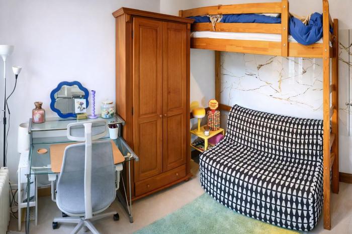 🔇FR 🔕 Un nid secret derrière une vaste résidence stylée, où le bonheur intérieur ne s’annonce pas, il se ressent 📴 NL 📳 Een geheim nest achter een uitgestrekte, stijlvolle residentie, waar innerlijk geluk niet wordt aangekondigd, maar gevoeld  💨 EN 🕊️ A secret nest behind a vast, stylish residence, where inner happiness is not announced, it is felt.