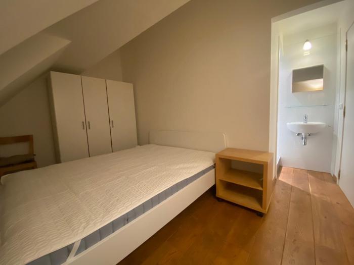 chambre avec la salle de douch