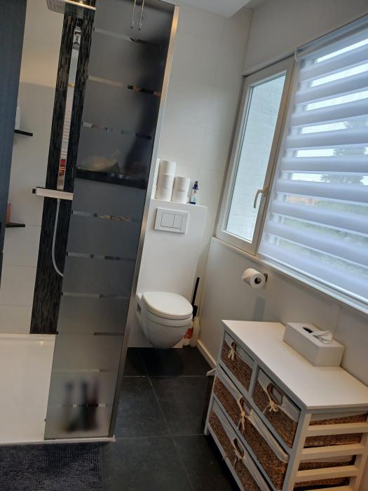salle de douche à partager