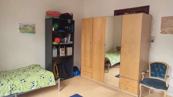 Chambre meublée