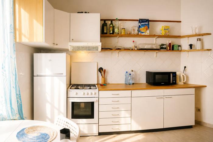 🍕FR 🥐 La cuisine, un équilibre parfait entre la pureté des lignes et l’intelligence de l’espace, où l’efficacité rencontre l’élégance. 

🥐 NL🍕 De keuken, een harmonie tussen eenvoud en verfijning, waar functionaliteit zich moeiteloos vermengt met schoonheid. 

🍕EN 🥐 The kitchen, a seamless blend of sleek design and smart functionality, where efficiency gracefully dances with beauty.