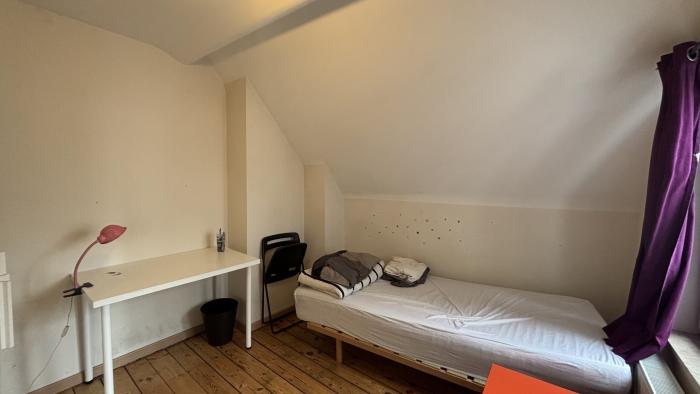 合租房 12 m² 在 Brussels Ixelles : Pte Namur / Flagey