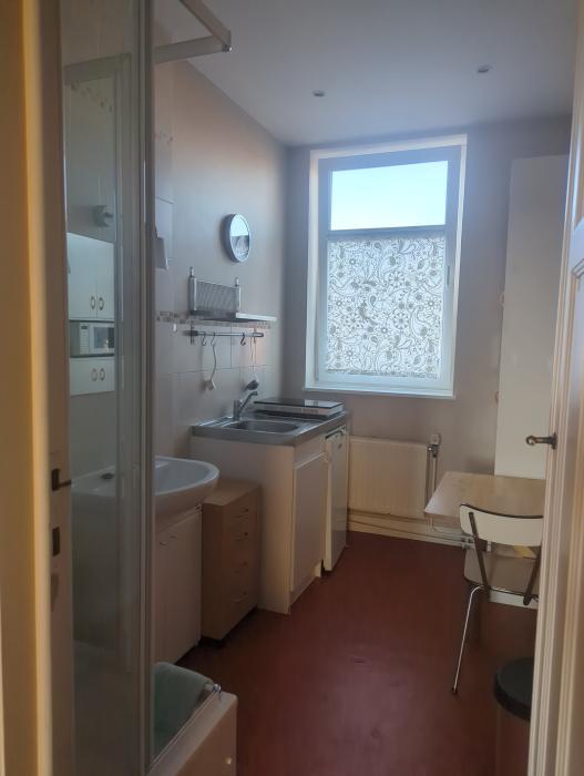 Kitchenette et douche