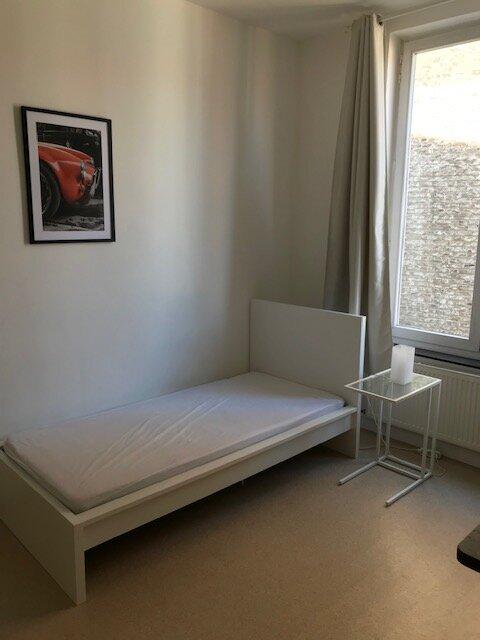 Room in owner's house 60 m² in Brussels Etterbeek / Europe