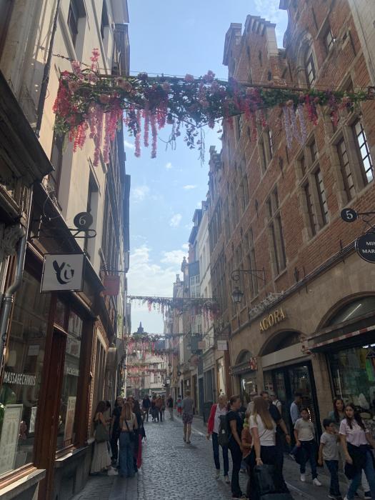 Rue des Eperonniers :)