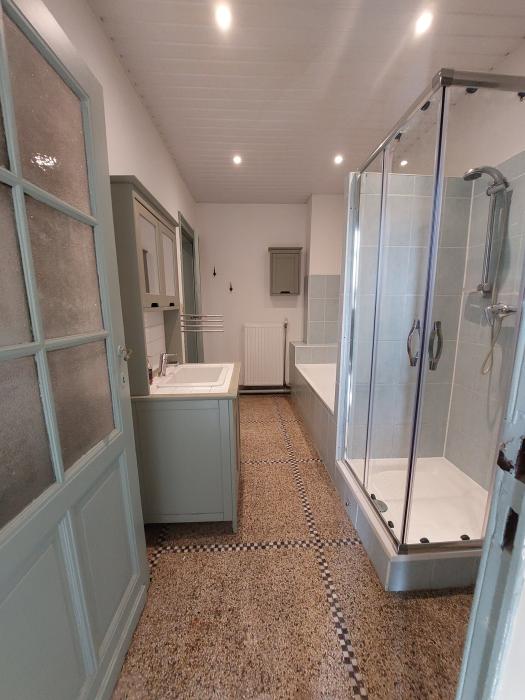 SDB bain douche lavabo WC