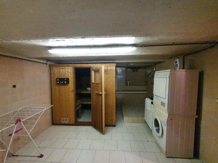 Basement with washing machine