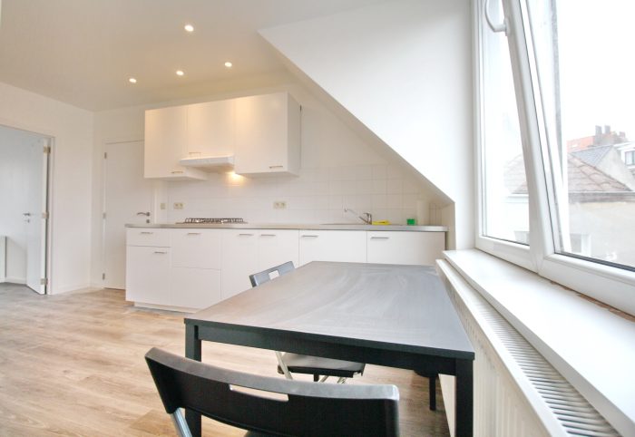 合租房 50 m² 在 Brussels Ixelles : Pte Namur / Flagey