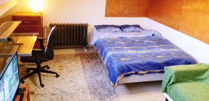 ➡️ FR ⬅️ Dormir à son bureau et bosser depuis son lit : ici, tout est une question de stratégie personnelle ↖️ NL↗️ Slapen aan zijn bureau en studeren in bed, of andersom, volgens zijn keuze ↙️ EN ↘️ Sleep at your desk and study in bed, or vice versa depending on your choice ;-)