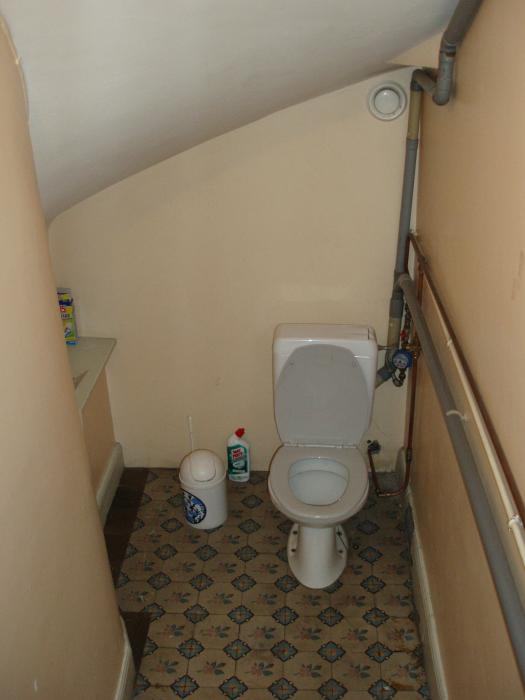 L'espace de la toilette personnelle permet du rangement en conséquence 🎁 De persoonlijke toiletruimte biedt veel opbergruimte 📦 Personal toilet space allows for adequate storage.