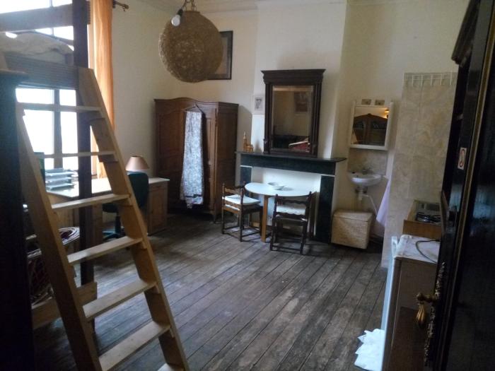 合租房 35 m² 在 Brussels Ixelles : Namur / Flagey