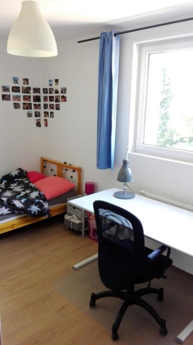 Room in owner's house 12 m² in Brussels Kraainem / Wezembeek